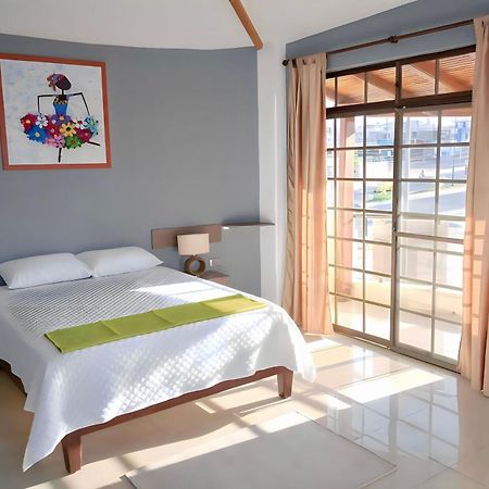 Hotel Manta Beach Madrigal Екстериор снимка