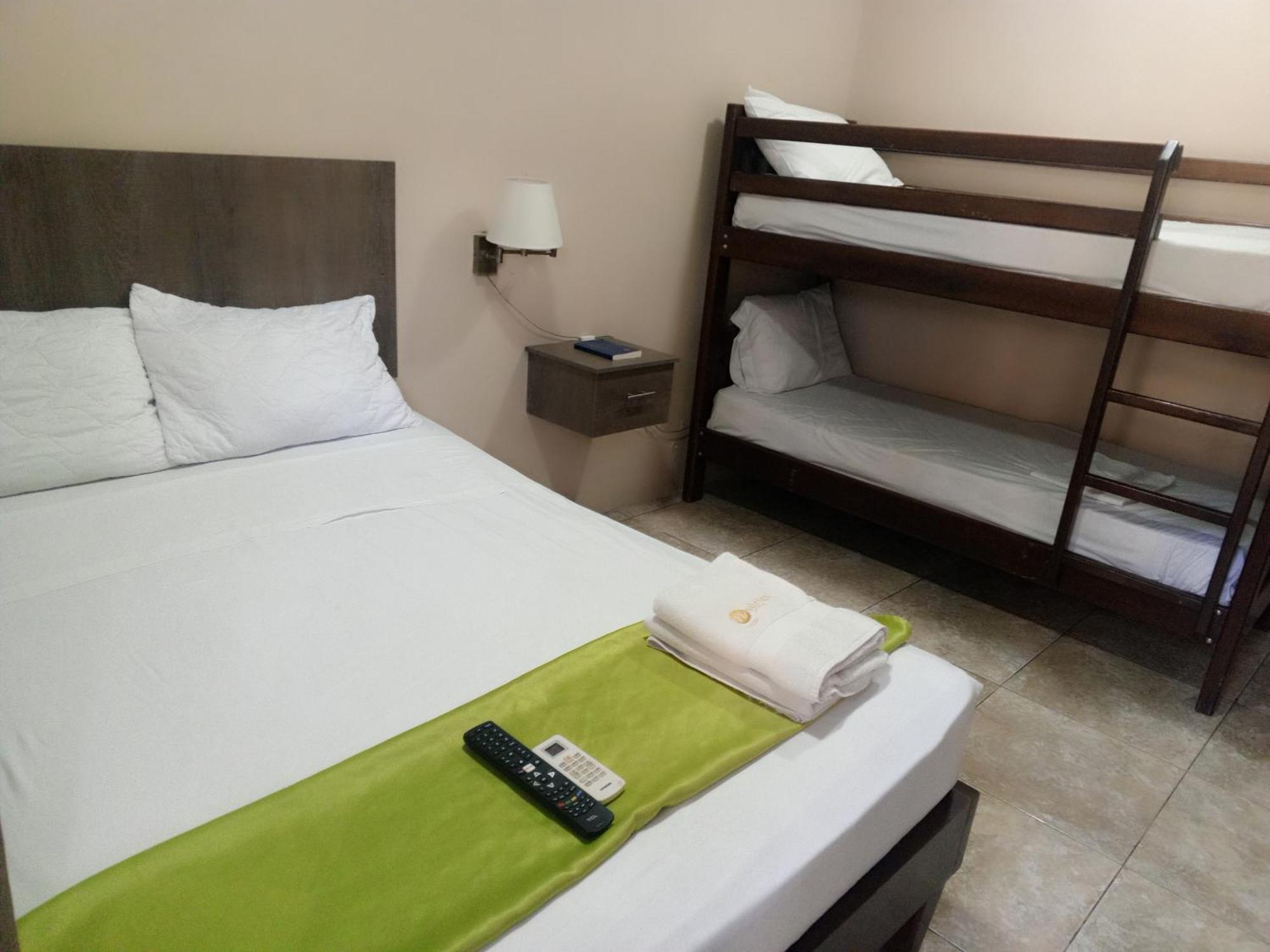 Hotel Manta Beach Madrigal Екстериор снимка